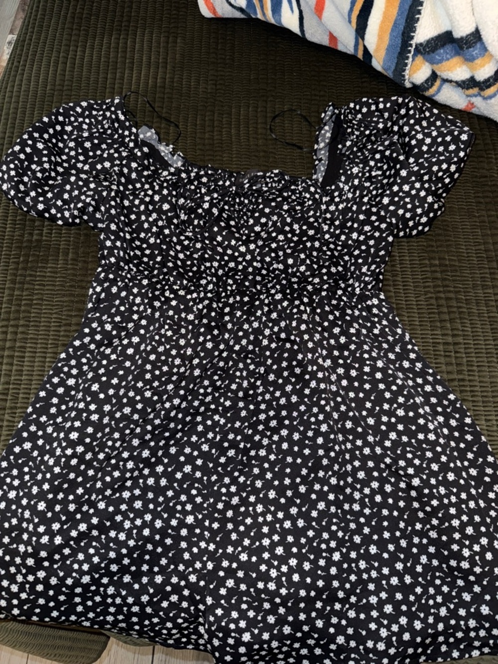 Women’s Black Floral Puff-Sleeve Top